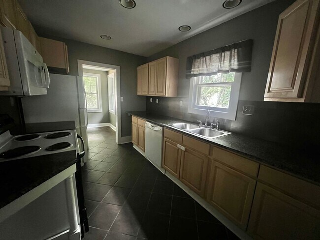 Building Photo - Newly Renovated House For Rent in the East...