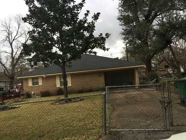 Building Photo - 2505 Garwood Dr