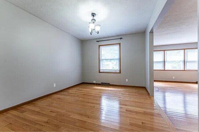 Foto del edificio - Large 4 Bedroom 3 Bath Home Available 7/15...