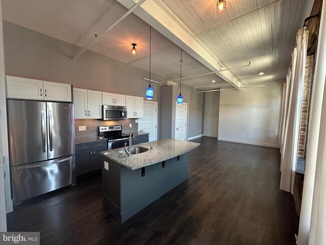 Foto del edificio - 820 W Market St