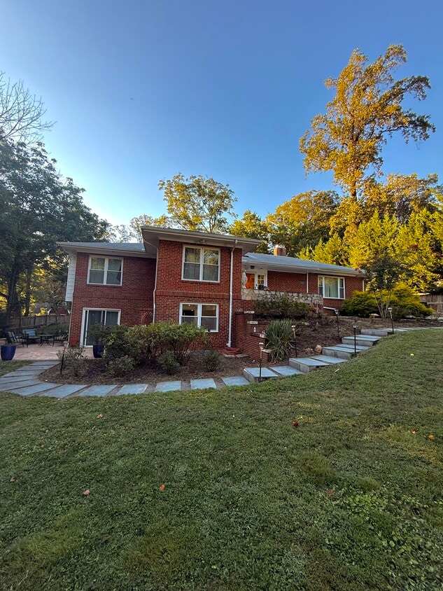 Primary Photo - 19 Thomas Dr