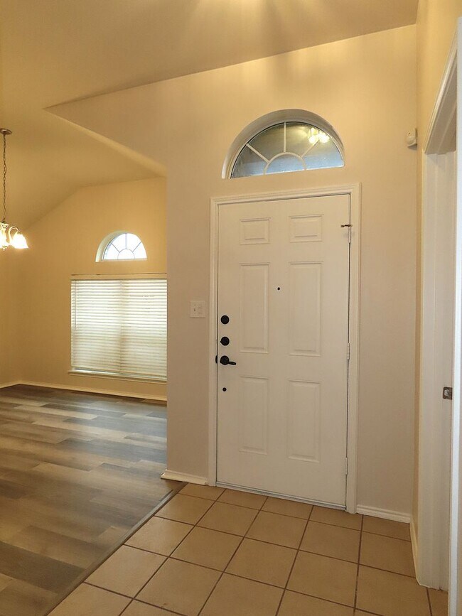 Foto del edificio - Beautiful 3 Bedroom, 2 Bath Home in Flint!