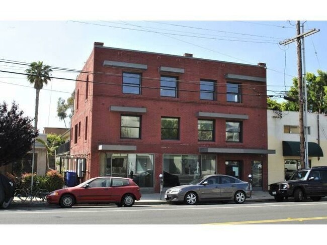 Building Photo - 202 Bicknell Ave