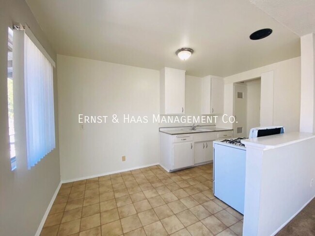 Foto del edificio - 2909 E 6th St
