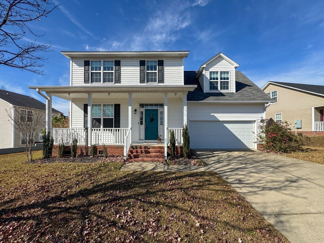 Foto principal - Beautiful 4 Bed 2.5 Bath Home with Fenced Backyard