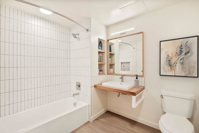 Interior Photo - 8th and U