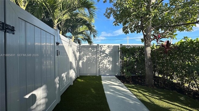 Photo - 1109 NE 6th Ave Apartment