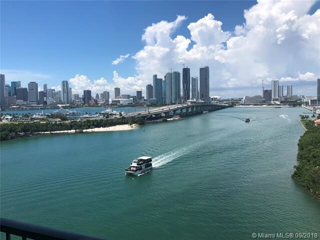 Foto del edificio - 1000 Venetian Way