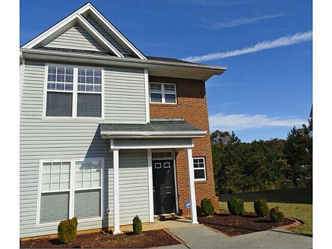 Building Photo - 3 bed/2.5 bath townhome near downtown Daws...