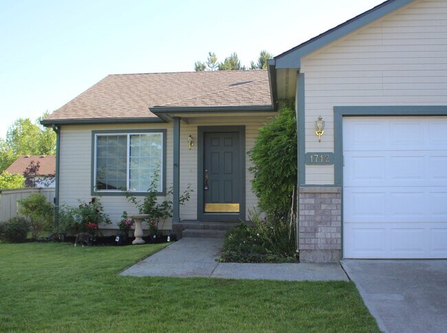 Foto del edificio - Updated ranch with a finished basement
