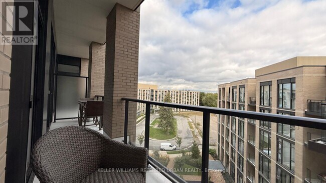 Photo du bâtiment - 293 The Kingsway