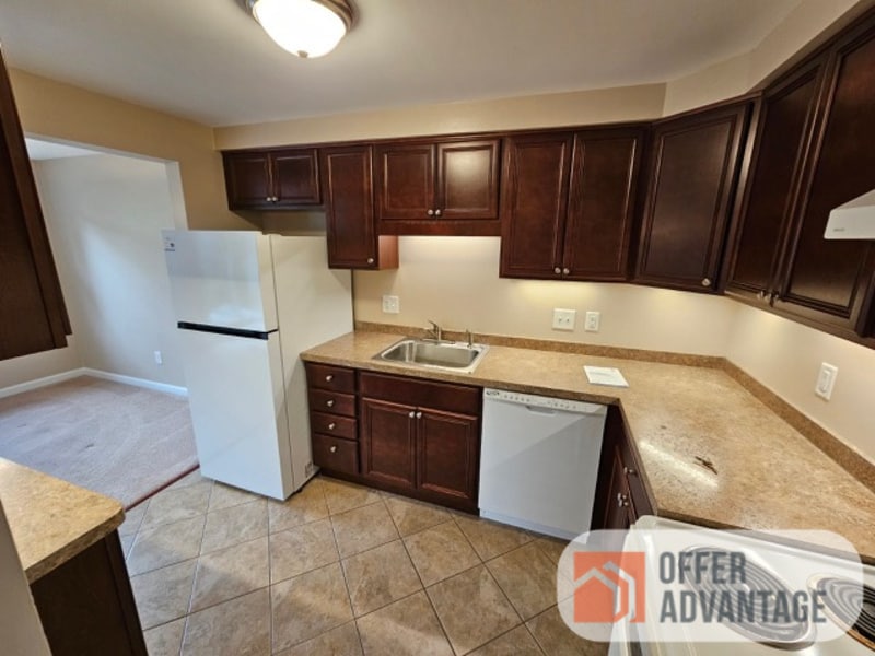Primary Photo - 137 Creekside Dr