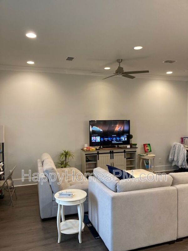 Foto del edificio - 3129 Sturbridge Rd