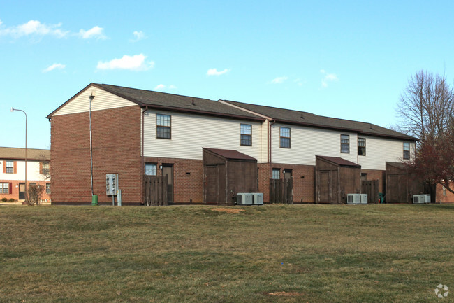 Building Photo - Bedford Village