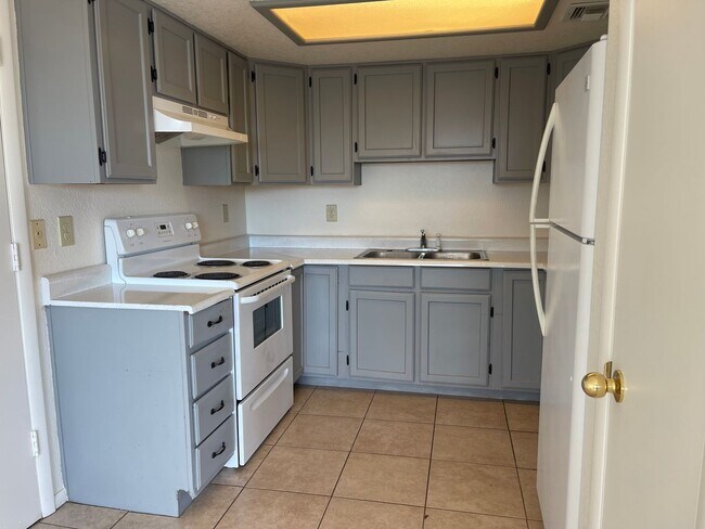 Foto del edificio - 2460 S. Highview Circle #6