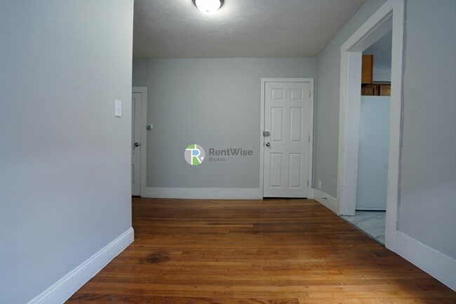 Foto del edificio - 24 Greylock Rd