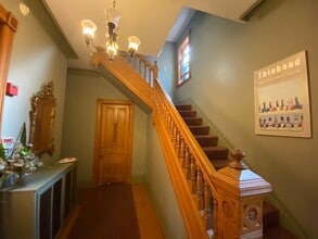 Building Photo - 462 Holly Ave