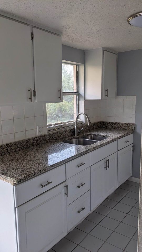 kitchen 2 - 5208 Lloyd St