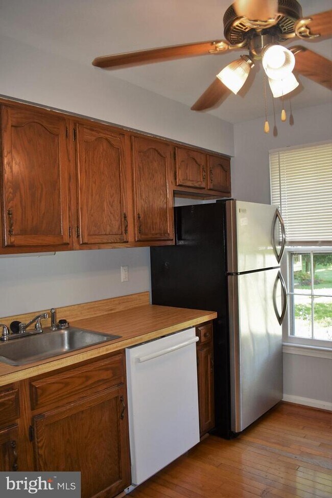 Foto del edificio - 1002 Windrush Ln