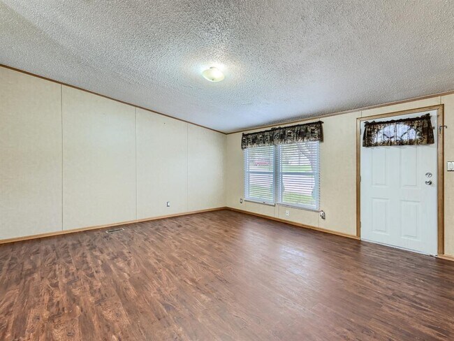 Foto del edificio - 6125 Saddler Ln