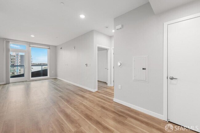 Building Photo - 260 Brooklyn Basin Wy
