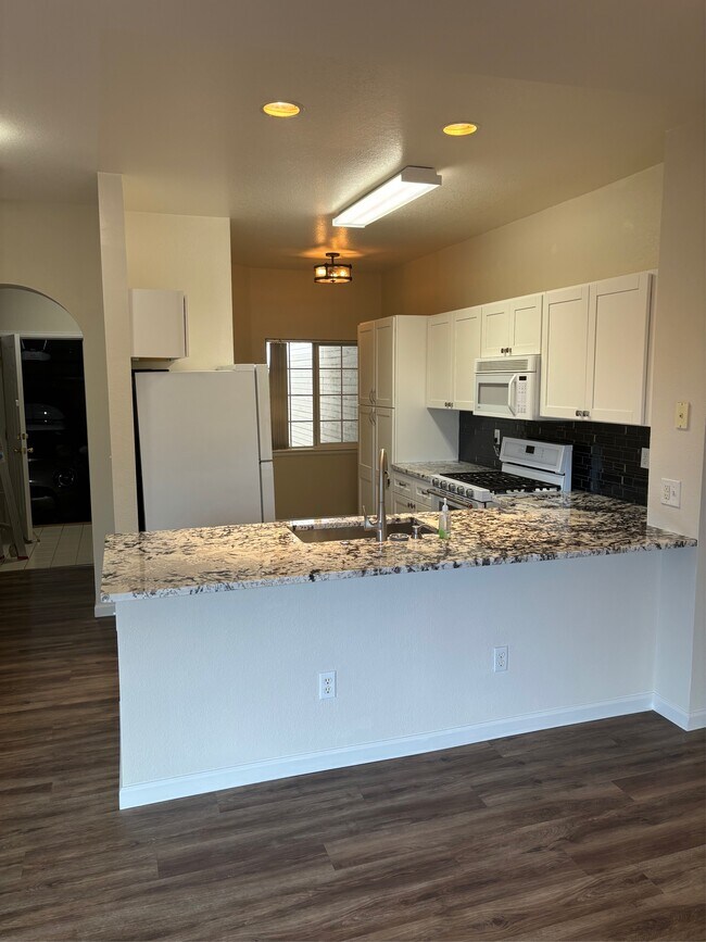 Kitchen - 254 Quari St