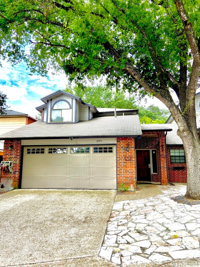 Frente de la casa - 6445 Brookway Dr