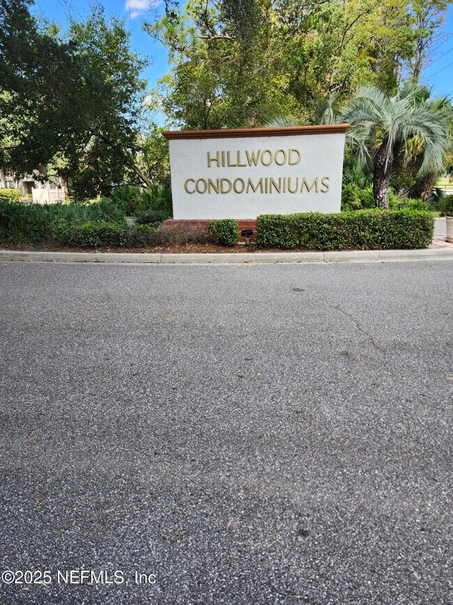 Foto del edificio - 2802 Wood Hill Dr