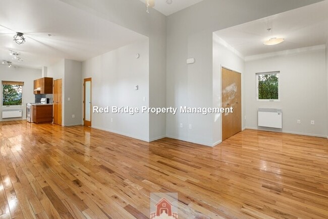 Building Photo - Modern 2-beroom Townhome in Portland's Buc...