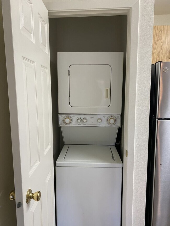 Foto del edificio - 1464 N Raymond St