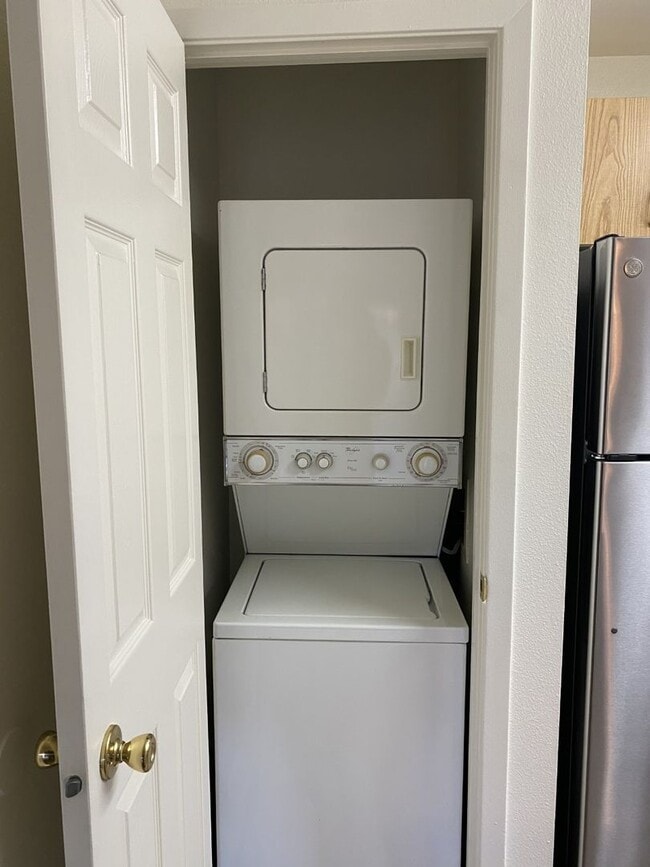 Building Photo - 1464 N Raymond St