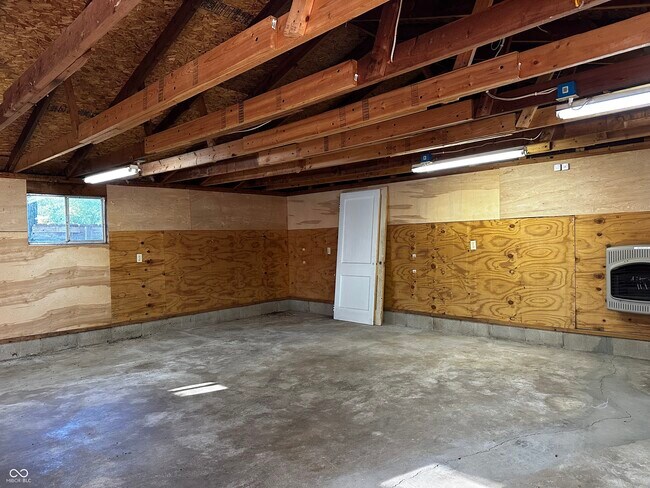 Foto del edificio - 5640 Crittenden Ave