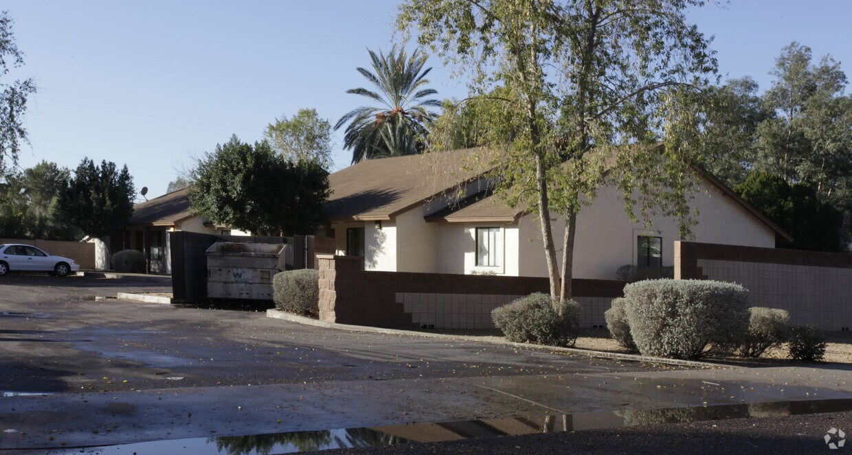 Foto principal - 2501 W Morten Ave