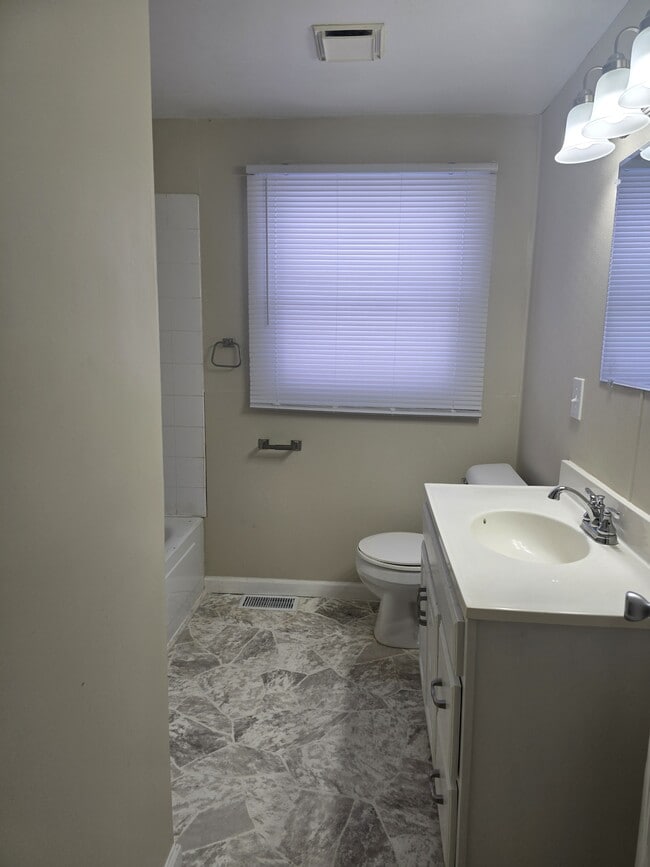 Foto del edificio - 1102 E Timber Dr