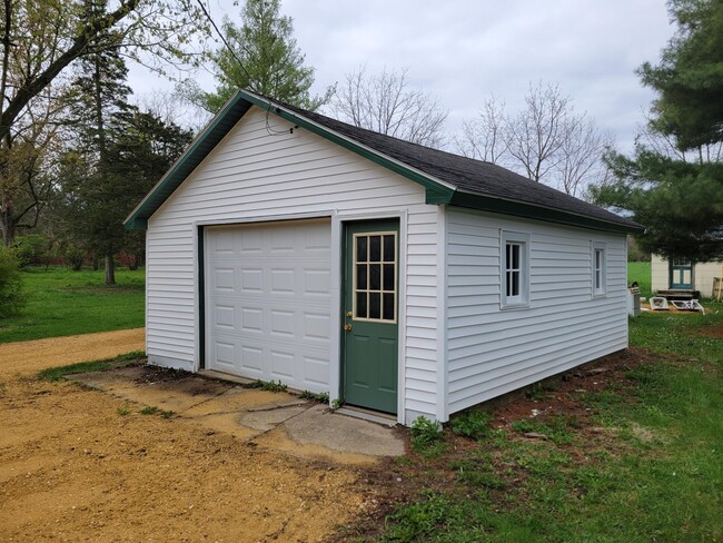 Building Photo - 4727 Dam Rd