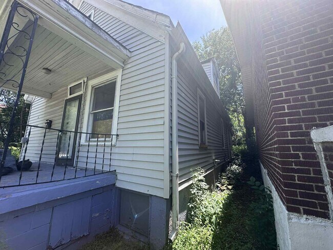 Foto del edificio - 3912 Beachwood Ave