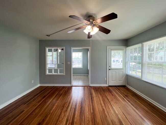 Foto del edificio - Pet Friendly 3BR/2BA Bungalow located in Gainesville Heights Available Mid-August!