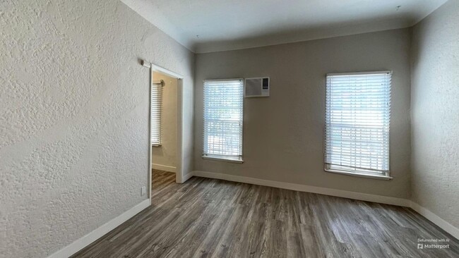Interior Photo - SUT - 1314 Sutherland St