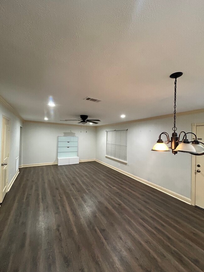 Foto del edificio - 5767 Belcrest St