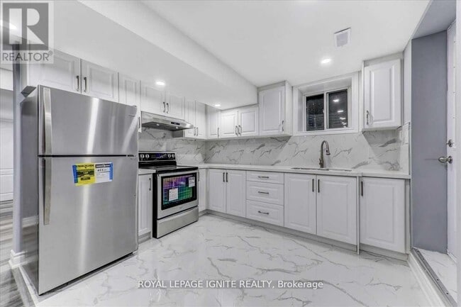 Building Photo - 14 Rushlands Cres