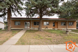 Building Photo - 4927-49255 55 Ave