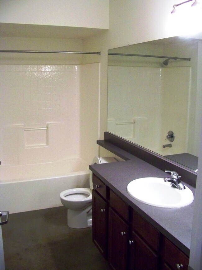 Foto del edificio - 1 BR / 1 BA Fabulous, One Bedroom in Manchester, Available June 1st!