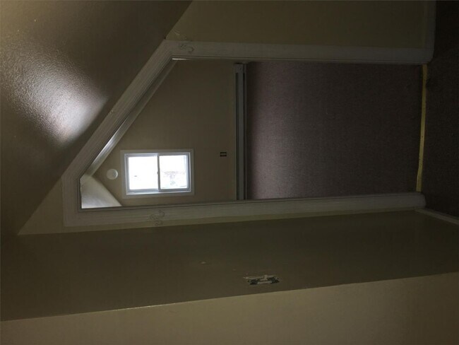 Building Photo - 314 Madsion Ave - 3
