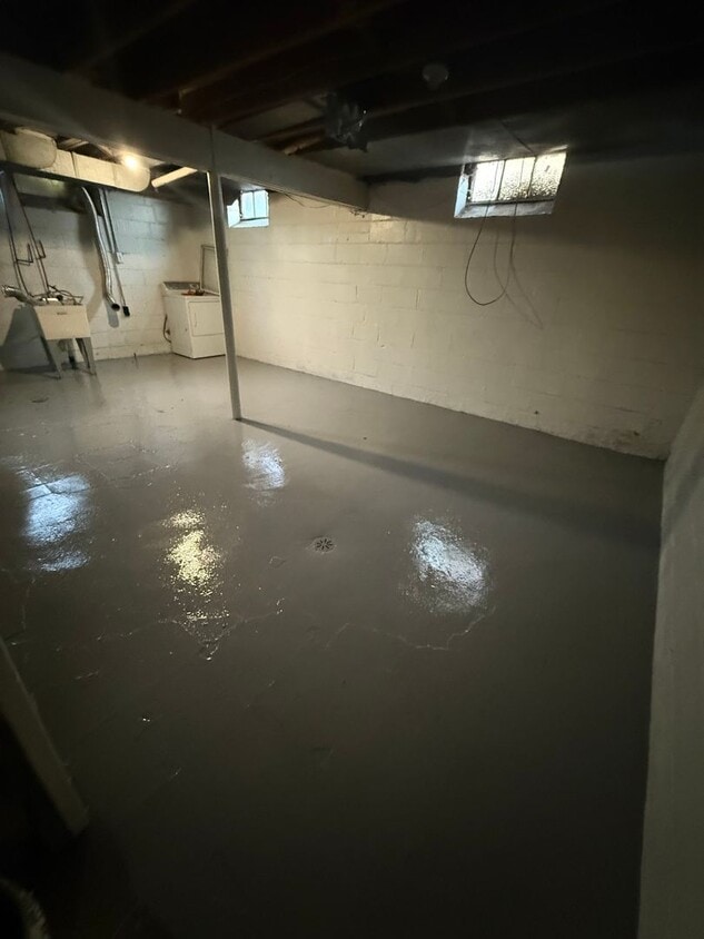 Primary Photo - Newly Renovated 2 Bedroom / 1 Bath Duplex ...