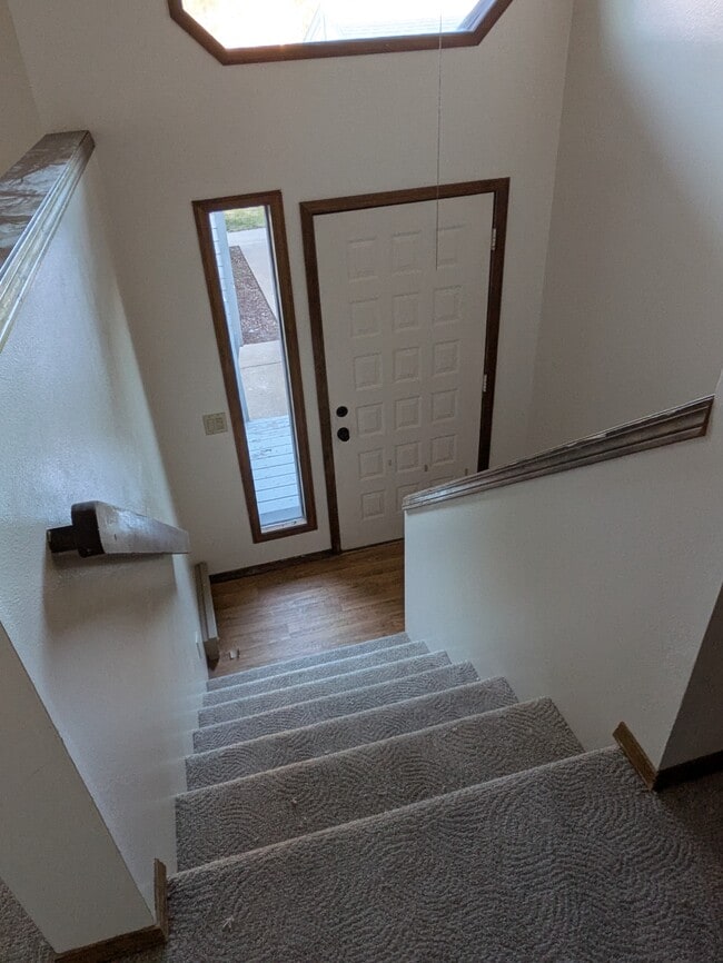 Building Photo - 352 Ponderosa St