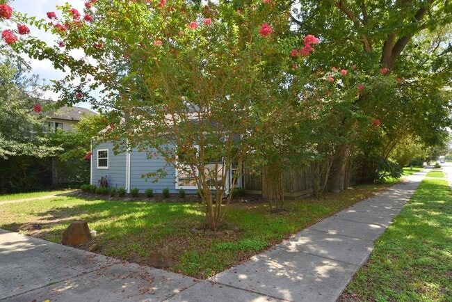 Building Photo - 4423 Wendell St