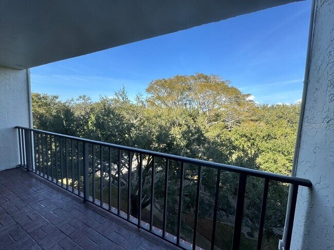 Building Photo - 2699 Seville Blvd