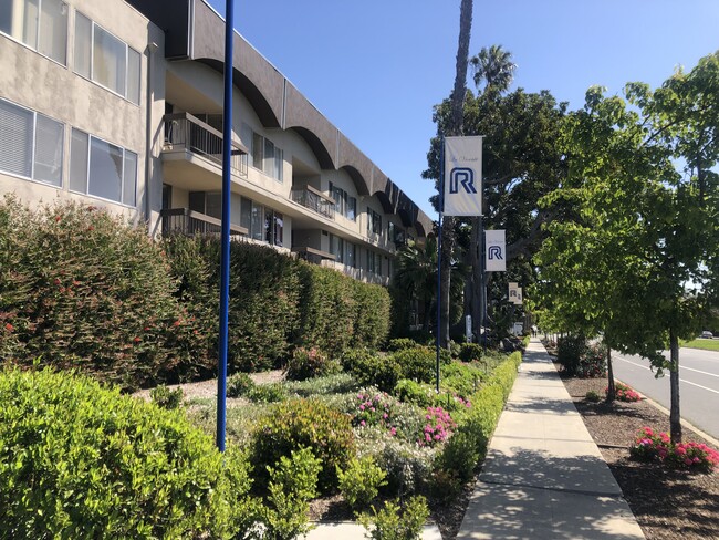 Street view of building - La Vicente