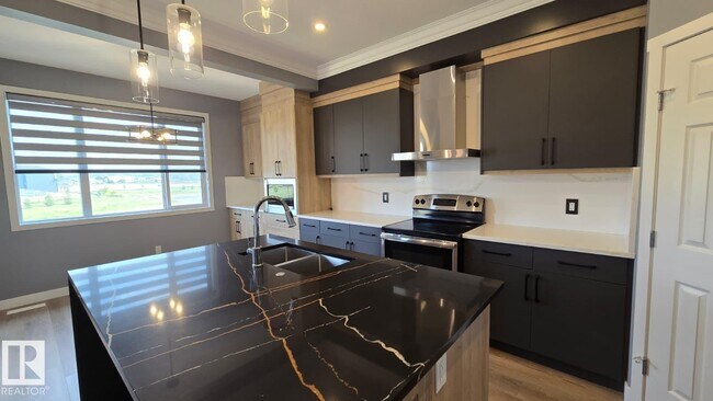 Building Photo - 42 Tilia Pl