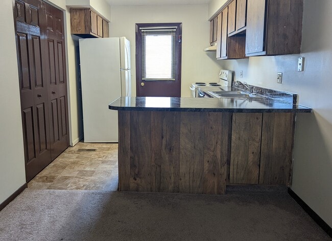 Kitchen and Laundry Closet - 5165 Lamme Rd